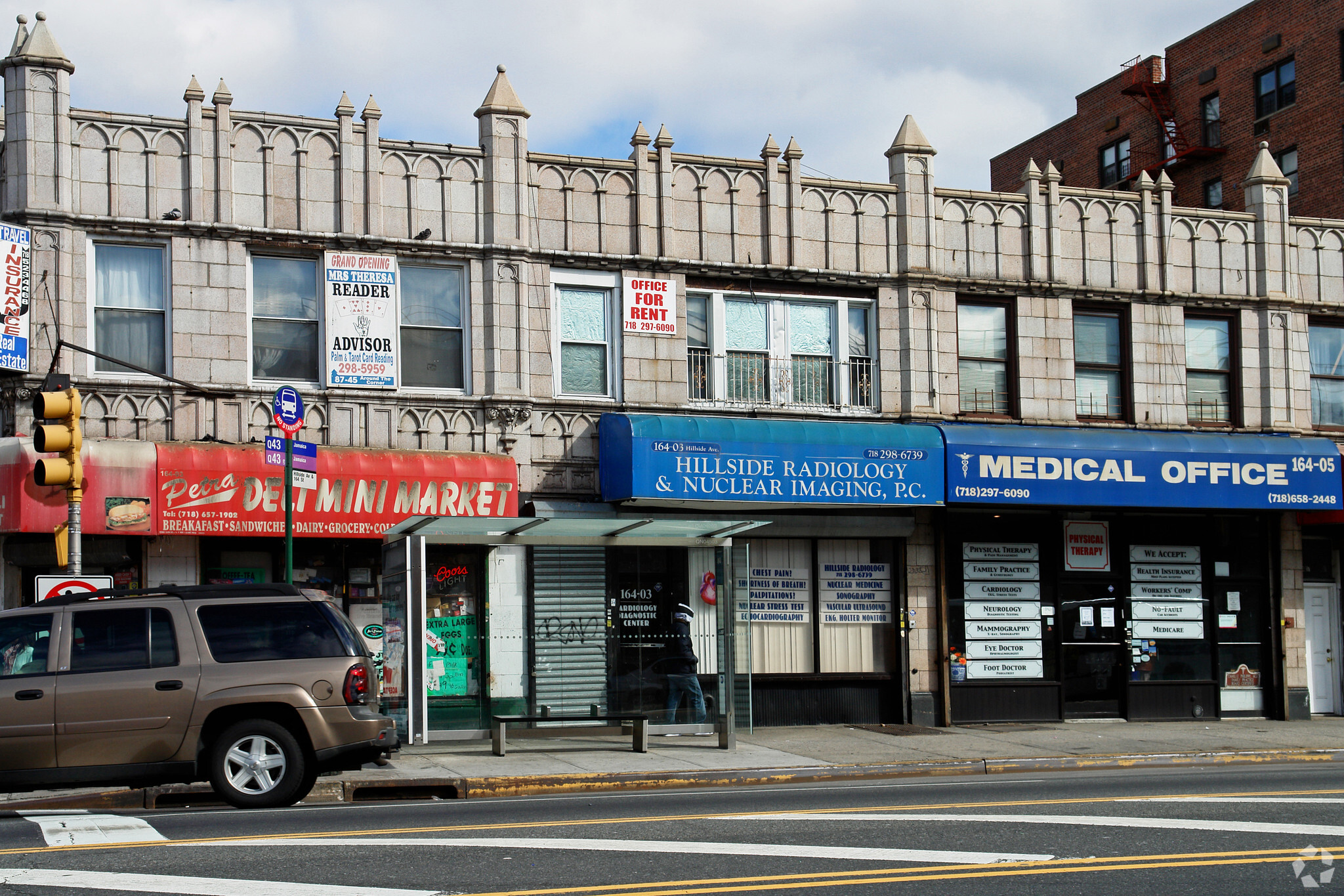 16403 Hillside Ave, Jamaica, NY à vendre Photo principale– Image 1 sur 3