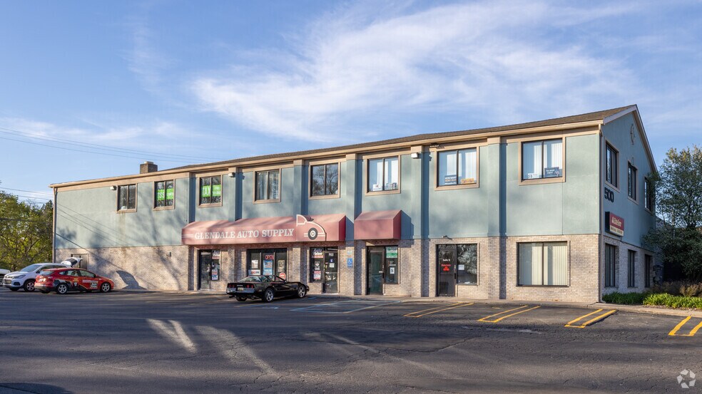 500 N Pontiac Trail, Walled Lake, MI à louer - Photo principale – Image 1 sur 4