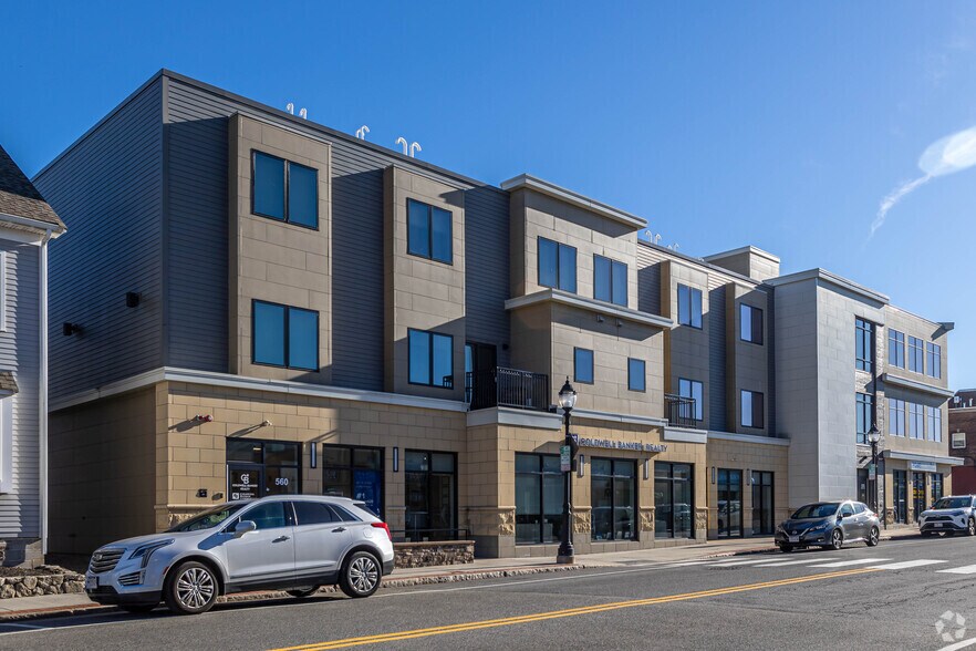 560 Moody St, Waltham, MA à vendre - Photo de l’immeuble – Image 2 sur 5