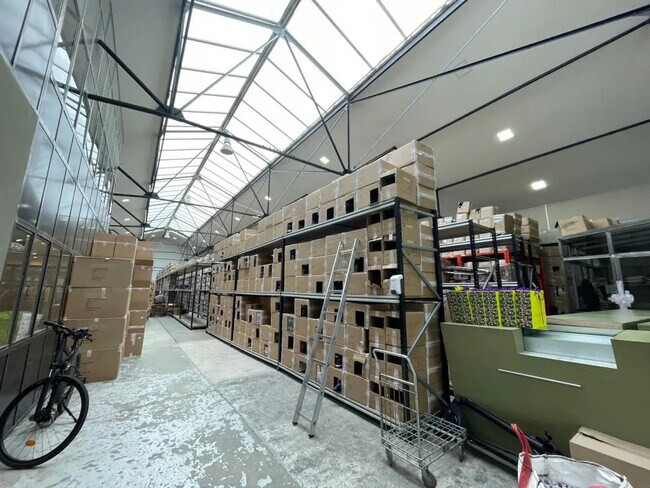 Plus de détails pour Bureau, Industriel/Logistique à louer