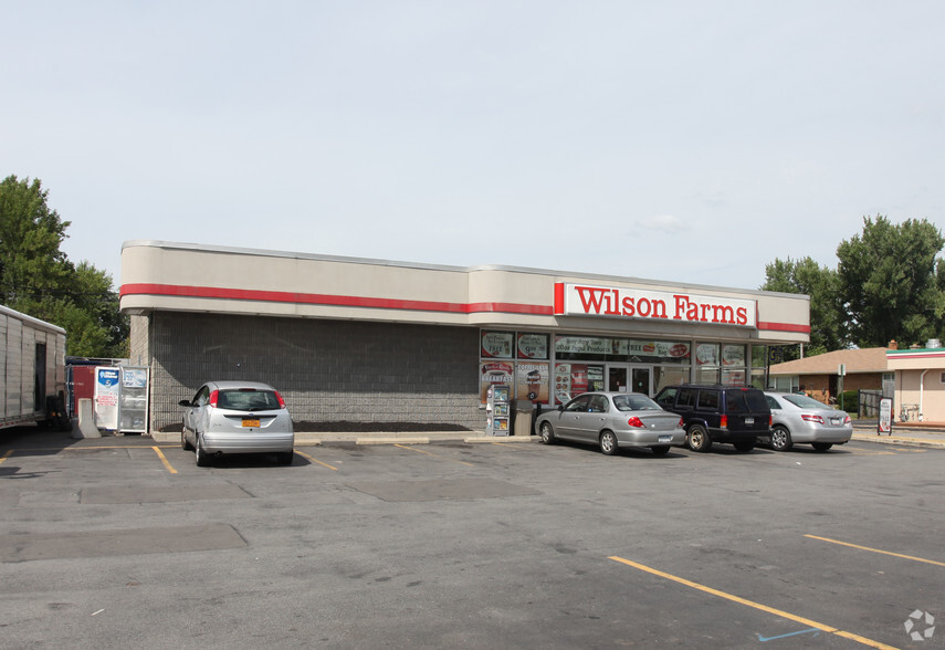 741 Kenmore Ave, Buffalo, NY à vendre - Photo de l’immeuble – Image 3 sur 8