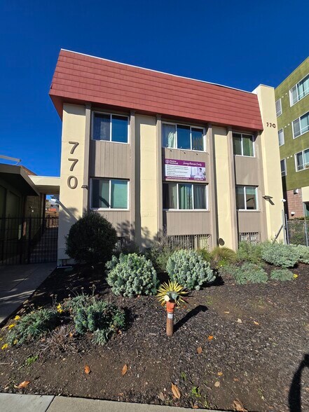 762-770 A Street portefeuille de 2 biens à vendre sur LoopNet.fr - Photo de l’immeuble – Image 3 sur 9