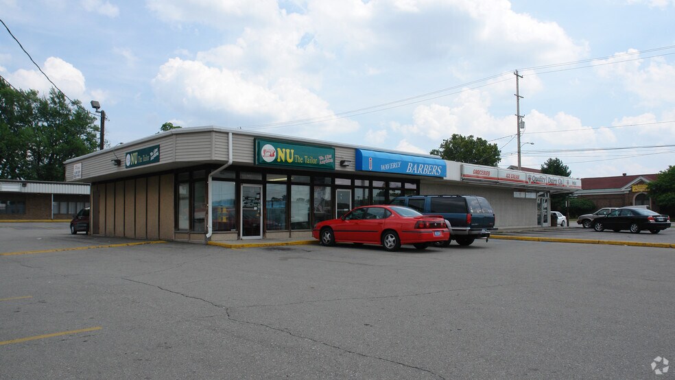 643-645 S Waverly Rd, Lansing, MI à louer - Photo principale – Image 1 sur 13