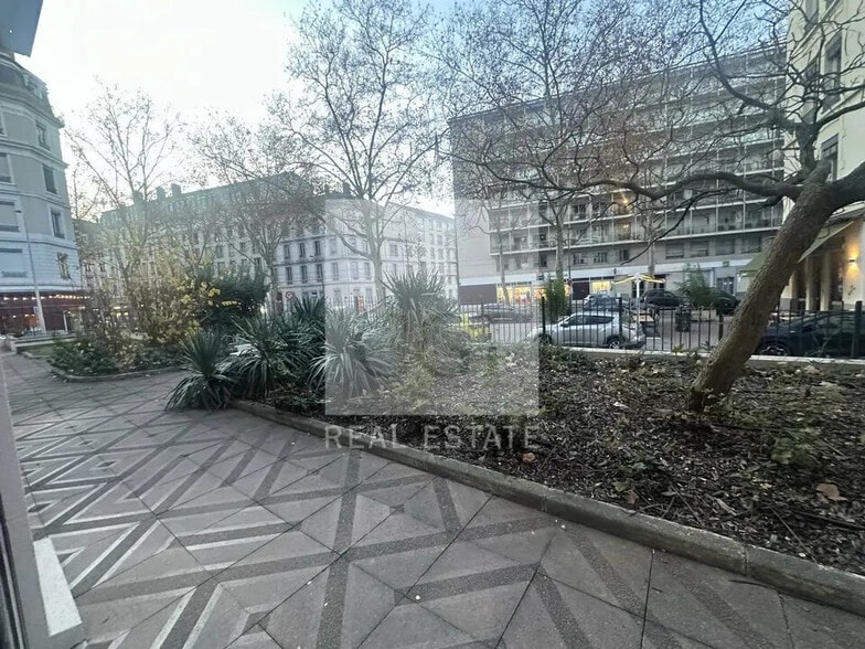 Local commercial dans Lyon à louer - Photo de l’immeuble – Image 3 sur 12