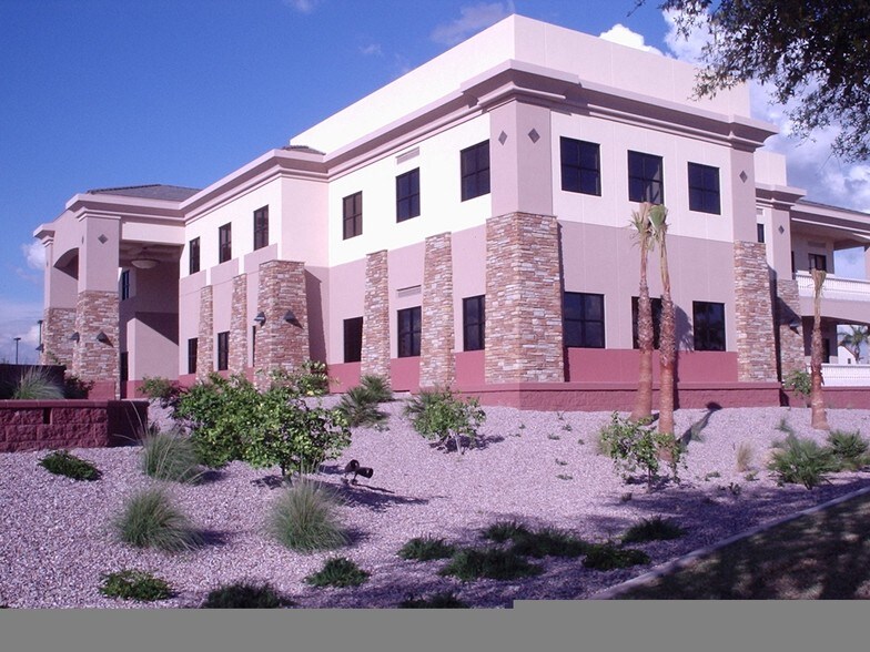 1455 W Elliot Rd, Gilbert, AZ à louer - Photo de l’immeuble – Image 2 sur 86