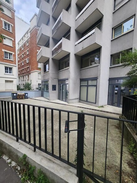 Local commercial dans Paris à louer - Photo de l’immeuble – Image 2 sur 10