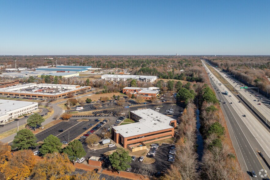 840 Greenbrier Cir, Chesapeake, VA à louer - Aérien – Image 3 sur 24