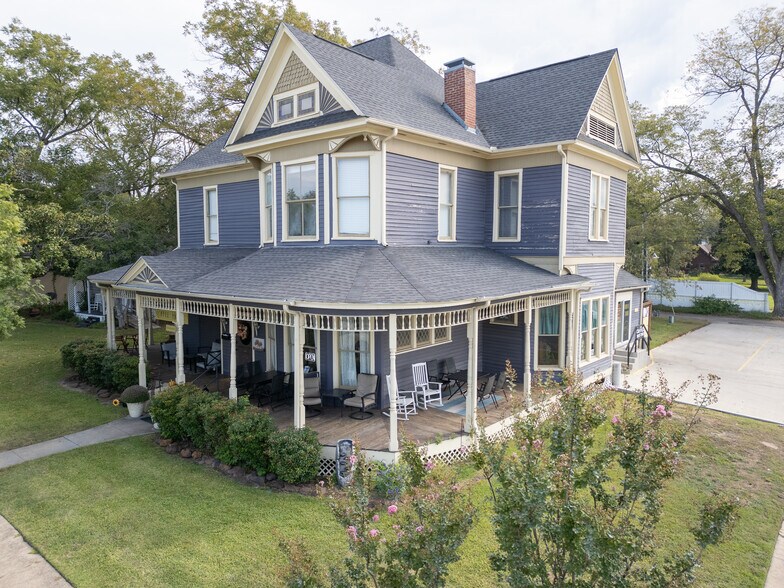 202 N Newsom St, Mineola, TX à vendre - Photo de l’immeuble – Image 1 sur 40