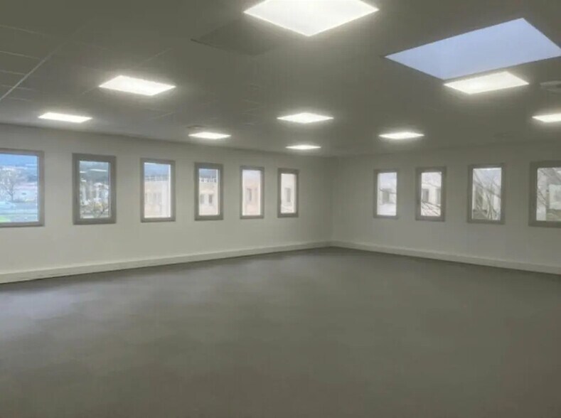 Bureau dans La Penne-sur-Huveaune à louer - Photo intérieure – Image 2 sur 2