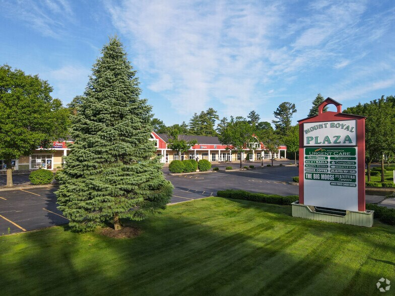 959 State Route 9, Queensbury, NY à louer - Photo principale – Image 1 sur 5