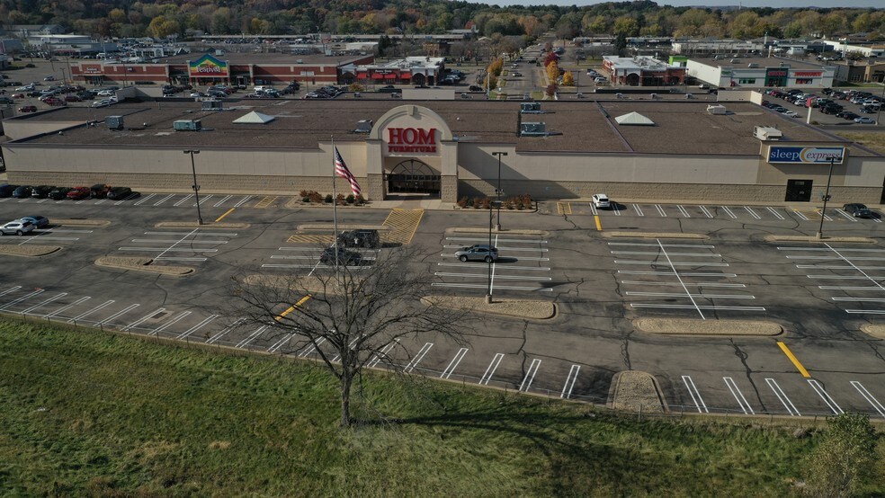 2921 Mall Dr, Eau Claire, WI à vendre - Photo de l’immeuble – Image 2 sur 25