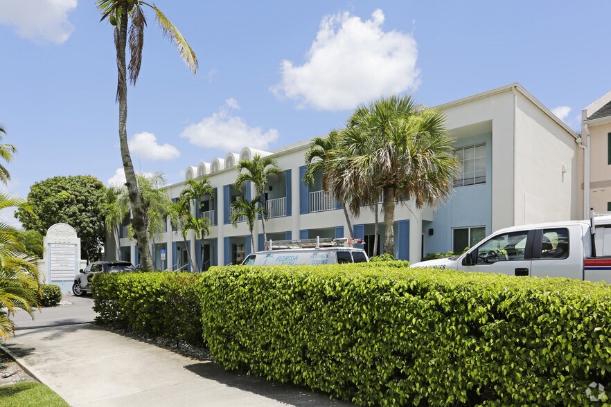 1020 8th Ave S, Naples, FL à louer - Photo principale – Image 1 sur 9