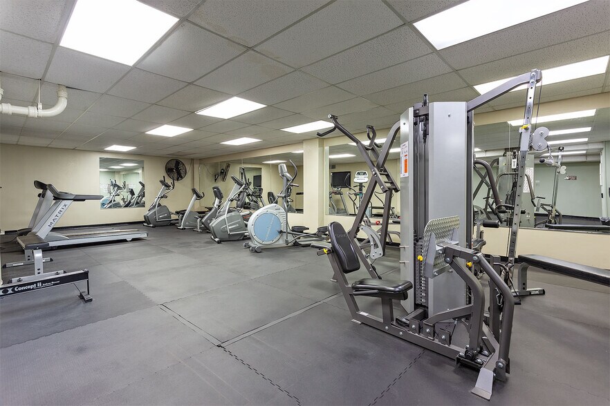 4600 Duke St, Alexandria, VA à vendre - Photo intérieure – Image 3 sur 37
