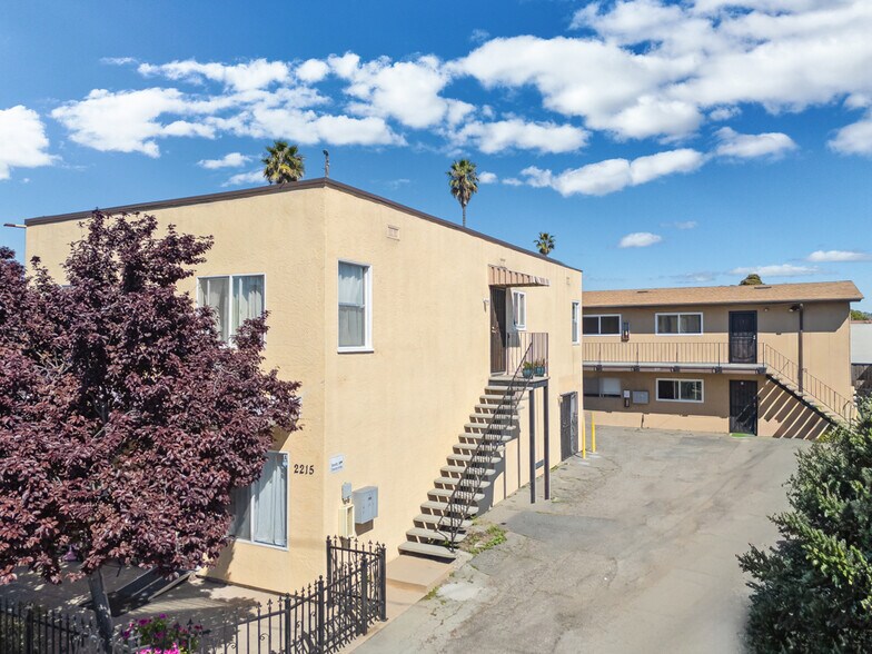 2215 Dover Ave, San Pablo, CA à vendre - Photo de l’immeuble – Image 3 sur 13