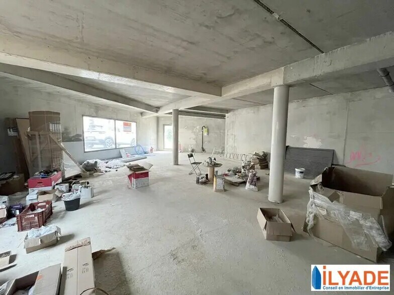Bureau dans Coudoux à vendre - Photo intérieure – Image 2 sur 4