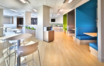 801 Corporate Center Dr, Raleigh, NC à louer Photo intérieure– Image 2 sur 11