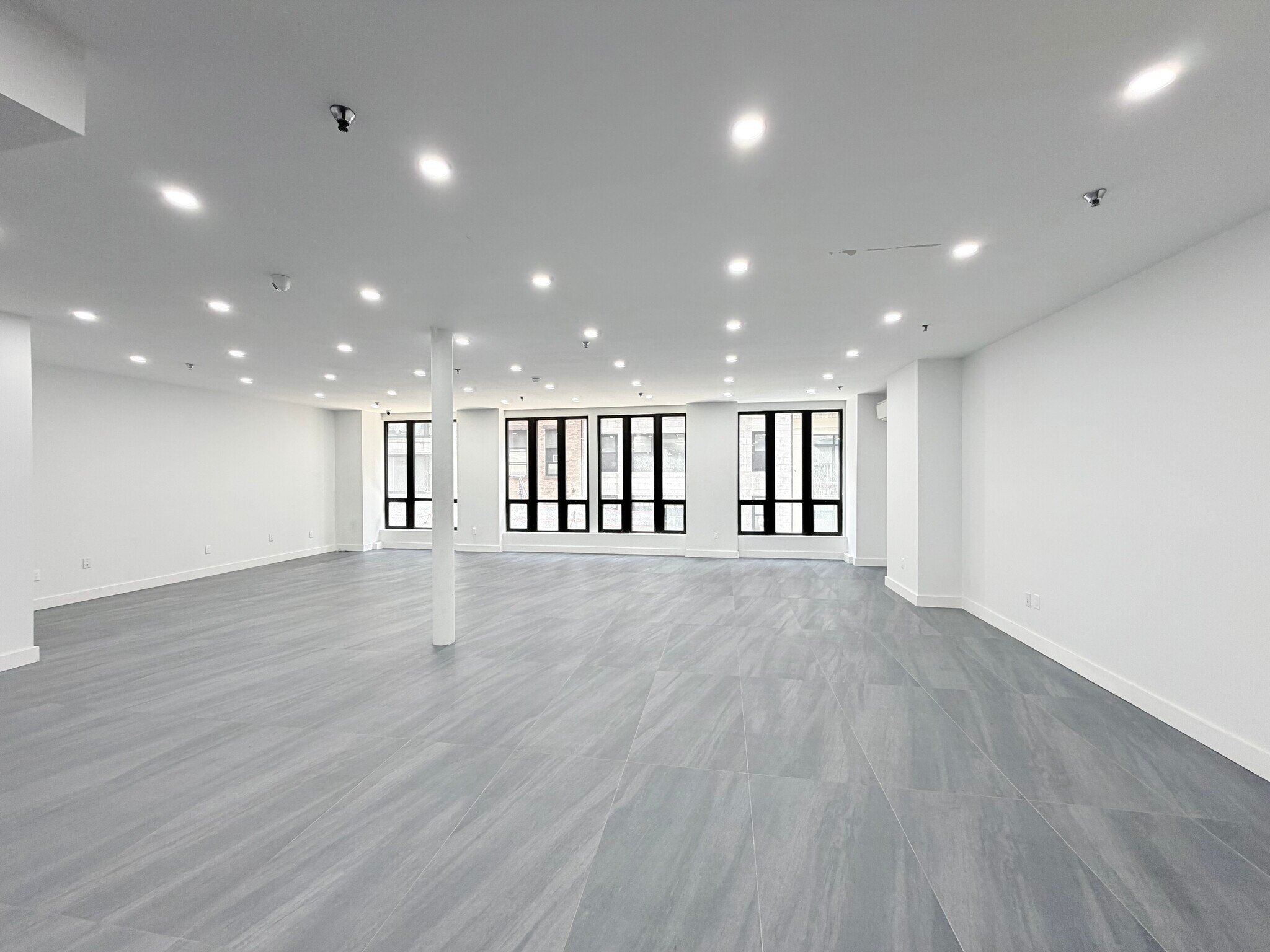 221 W 37th St, New York, NY à louer Photo intérieure– Image 1 sur 8