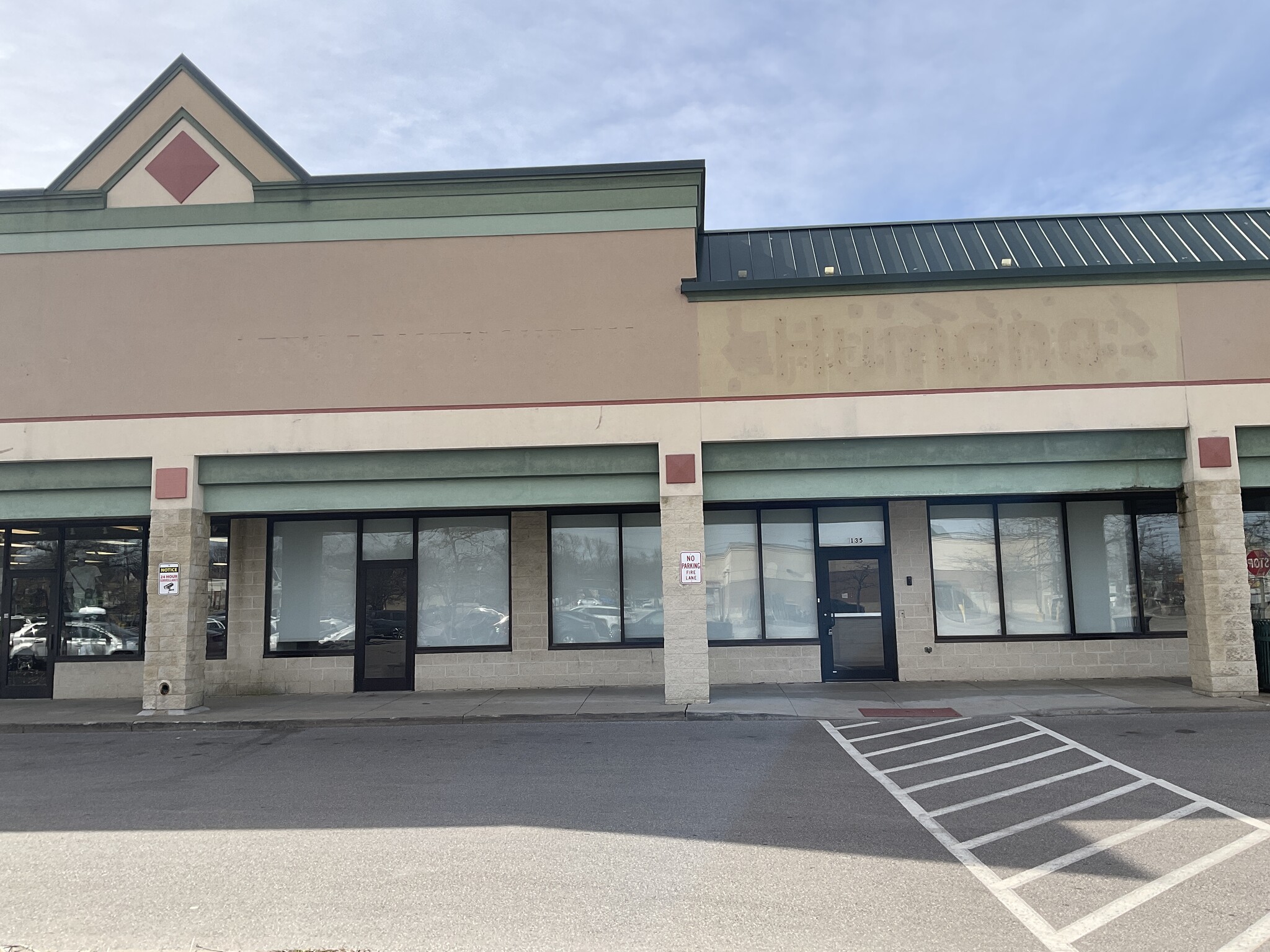 4071 Lee Rd, Cleveland, OH à louer Photo de l’immeuble– Image 1 sur 1