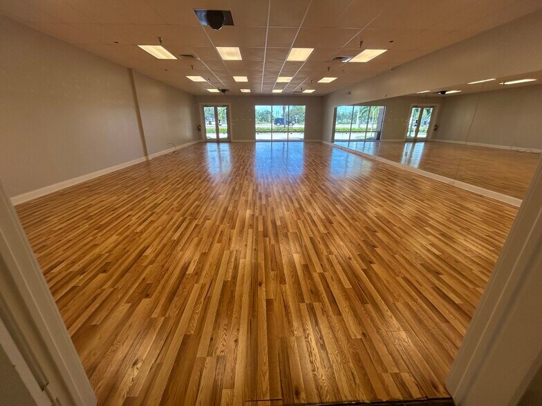 17051 Jean St, Fort Myers, FL à louer - Photo de l’immeuble – Image 2 sur 16