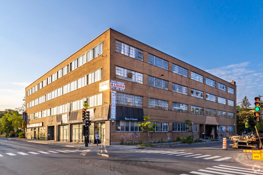 8278-8290 Boul Saint-Laurent, Montréal, QC à louer - Photo de l’immeuble – Image 2 sur 6