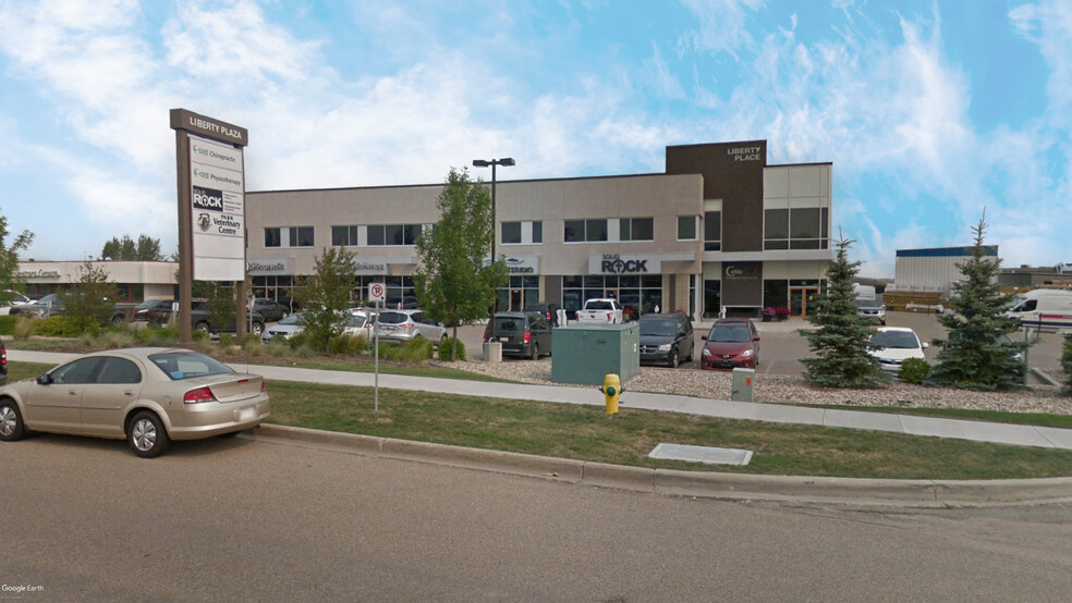 111 Broadway Blvd, Strathcona County, AB à louer - Photo de l’immeuble – Image 1 sur 2