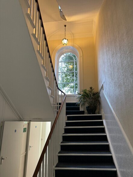 2 Barnfield Cres, Exeter à louer - Photo de l’immeuble – Image 2 sur 5