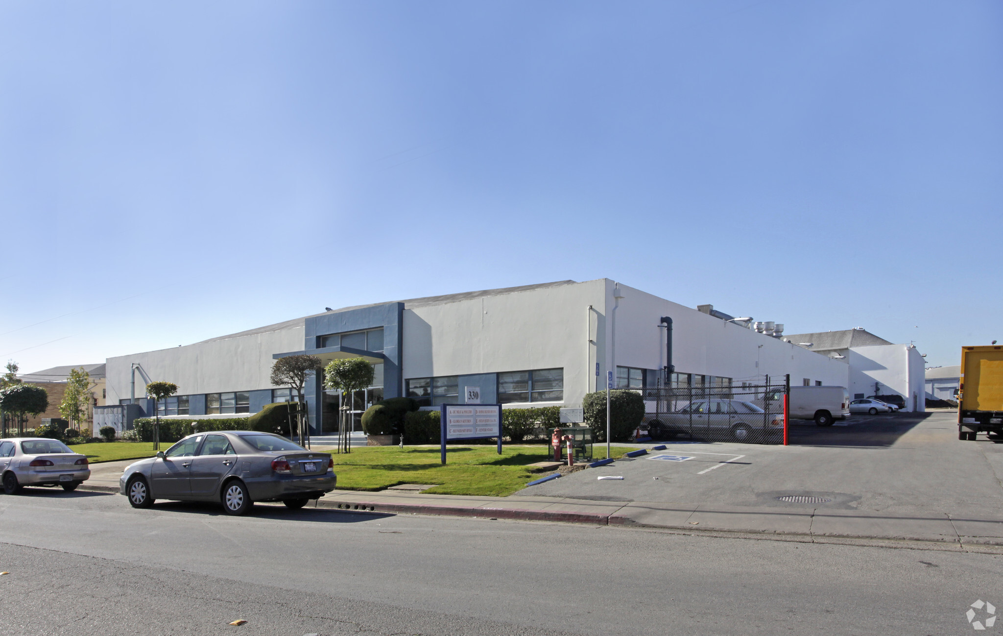 330 Shaw Rd, South San Francisco, CA à louer Photo principale– Image 1 sur 18