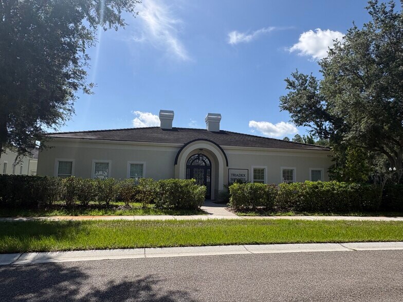 5334 Primrose Lake Cir, Tampa, FL à louer - Photo de l’immeuble – Image 2 sur 16