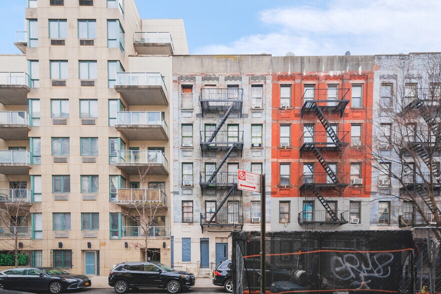 326 E 109th St, New York, NY à louer - Photo de l’immeuble – Image 2 sur 5