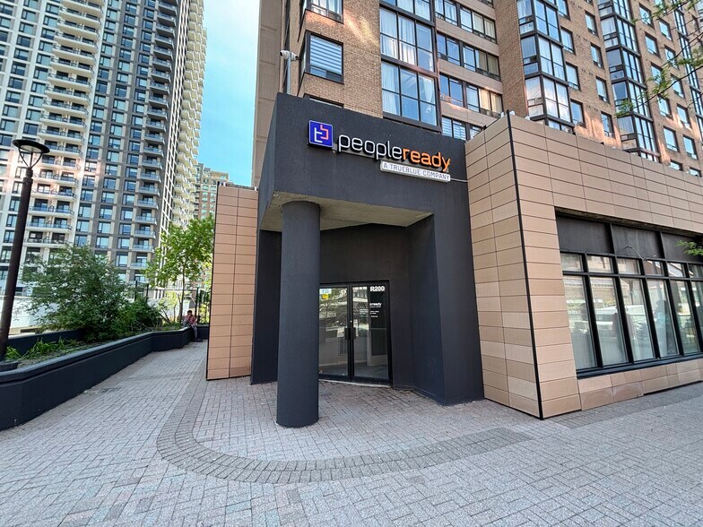 265 Enfield Pl, Mississauga, ON à louer - Photo de l’immeuble – Image 3 sur 3