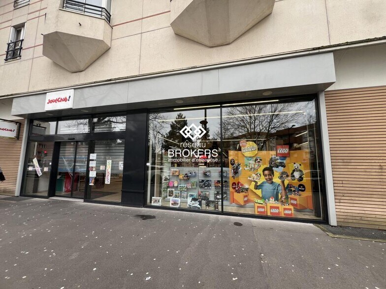 Local commercial dans Montigny-le-Bretonneux à louer - Photo de l’immeuble – Image 3 sur 10