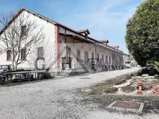 Industriel/Logistique dans Provins à vendre - Photo de l’immeuble – Image 2 sur 5