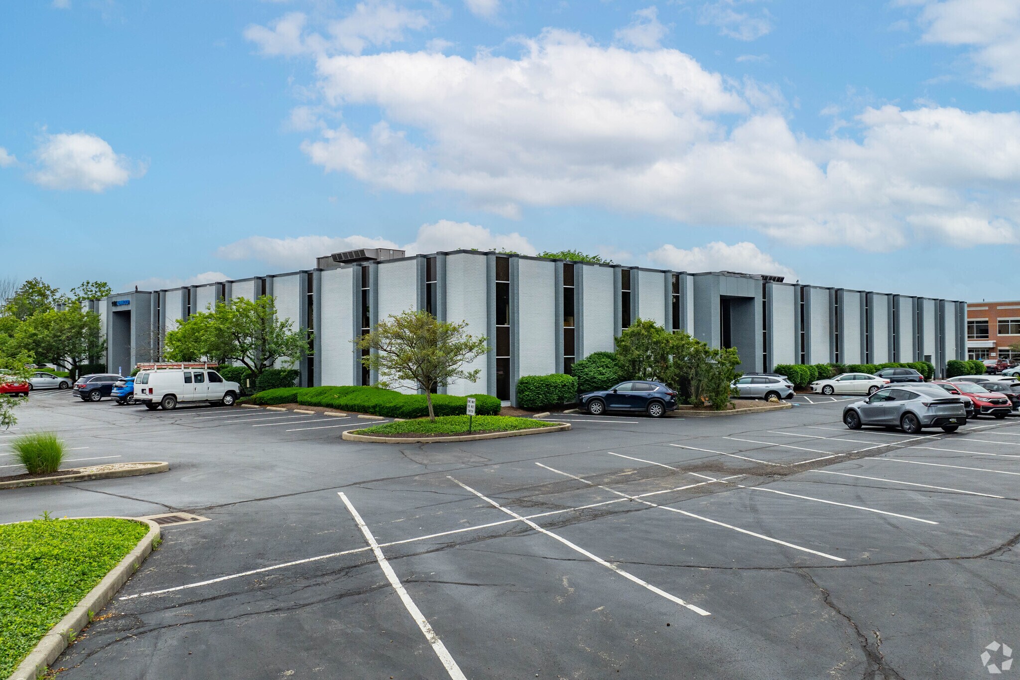 9403 Kenwood Rd, Blue Ash, OH à louer Photo principale– Image 1 sur 39