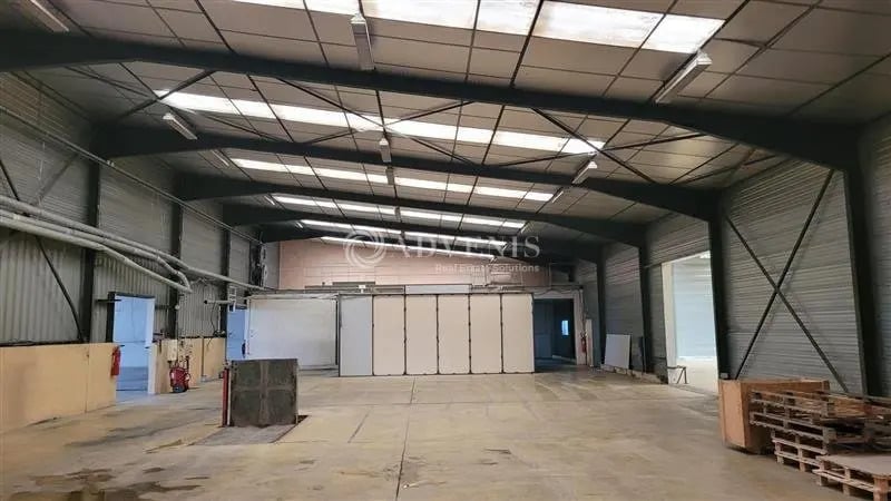 Local d'activités dans Couëron à vendre - Photo de l’immeuble – Image 3 sur 3