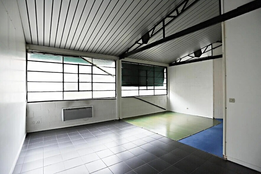 Local d'activités dans Ivry-sur-Seine à vendre - Photo de l’immeuble – Image 2 sur 10