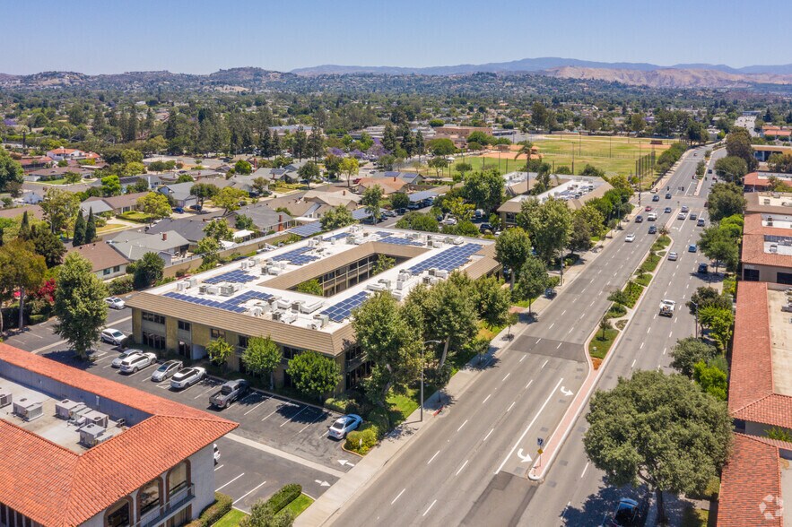 17671 Irvine Blvd, Tustin, CA à louer - Aérien – Image 2 sur 18