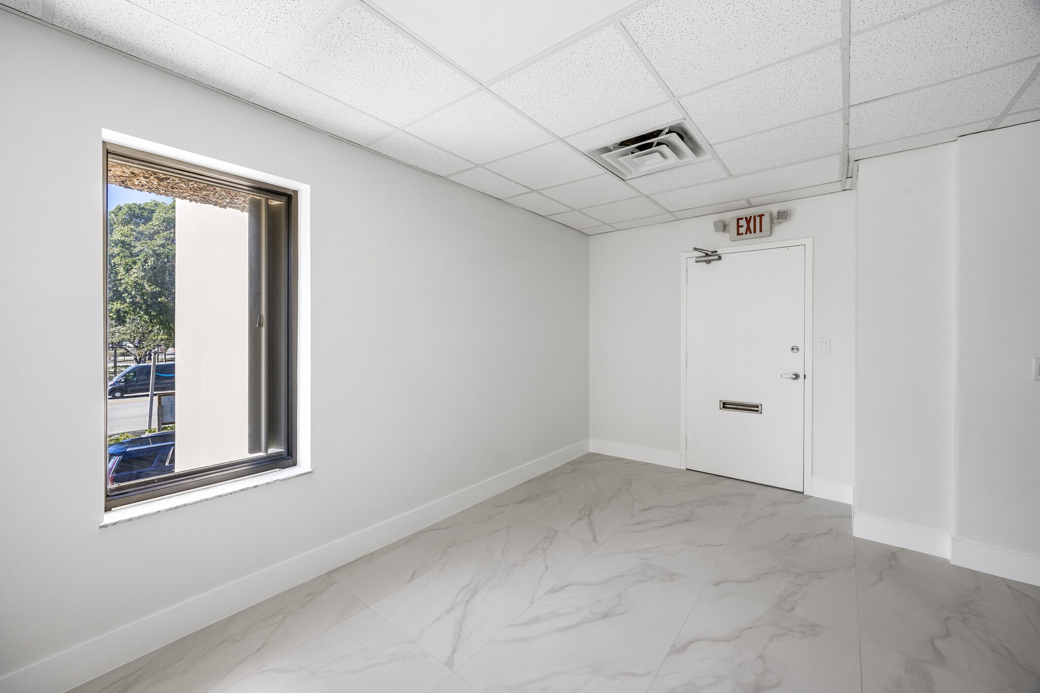 150 NW 70th Ave, Plantation, FL à louer Photo intérieure– Image 1 sur 9