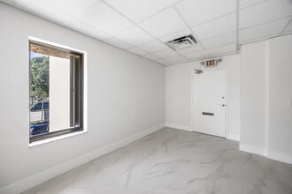 150 NW 70th Ave, Plantation, FL à louer Photo intérieure– Image 1 sur 9