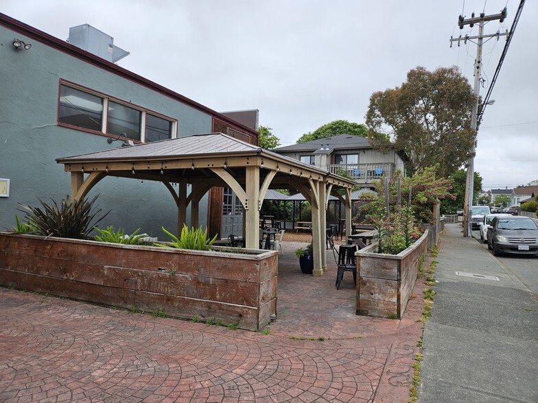 815 J St, Arcata, CA à vendre - Photo de l’immeuble – Image 2 sur 3