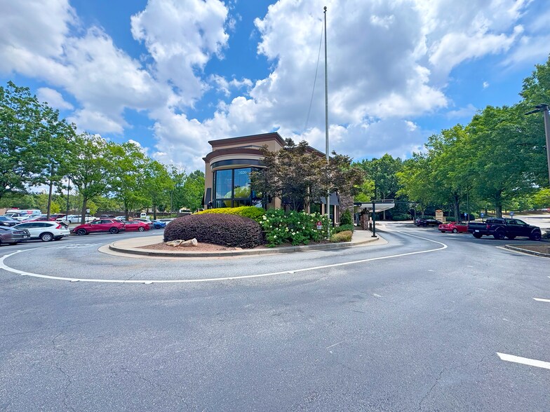 2020 Satellite Blvd, Duluth, GA à vendre - Photo de l’immeuble – Image 1 sur 5