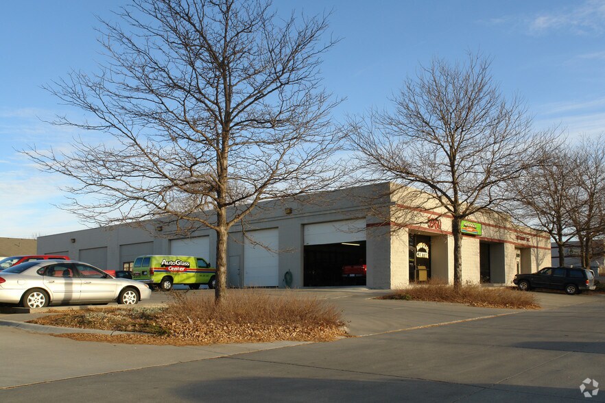 5960 S 57th St, Lincoln, NE à louer - Photo de l’immeuble – Image 2 sur 17