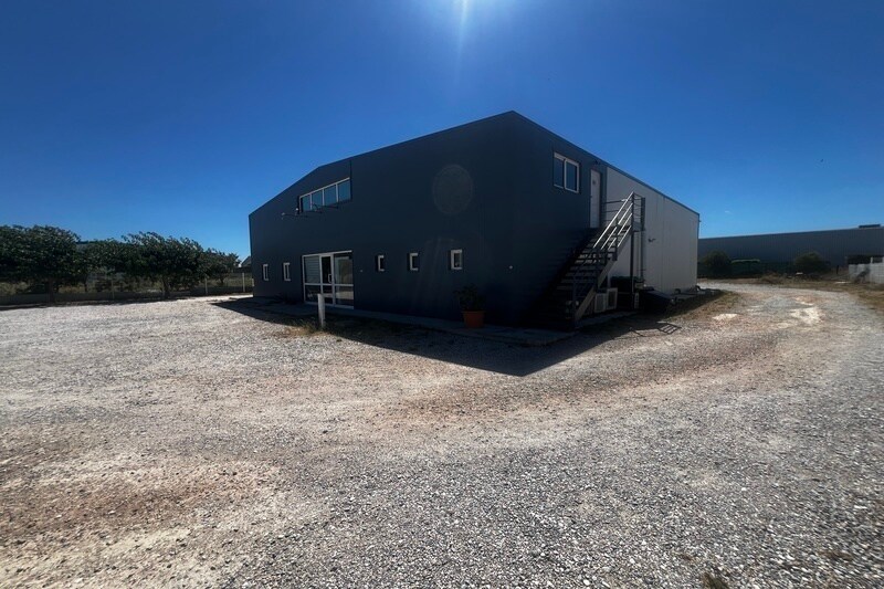 Local d'activités dans Rivesaltes à vendre - Photo de l’immeuble – Image 2 sur 12