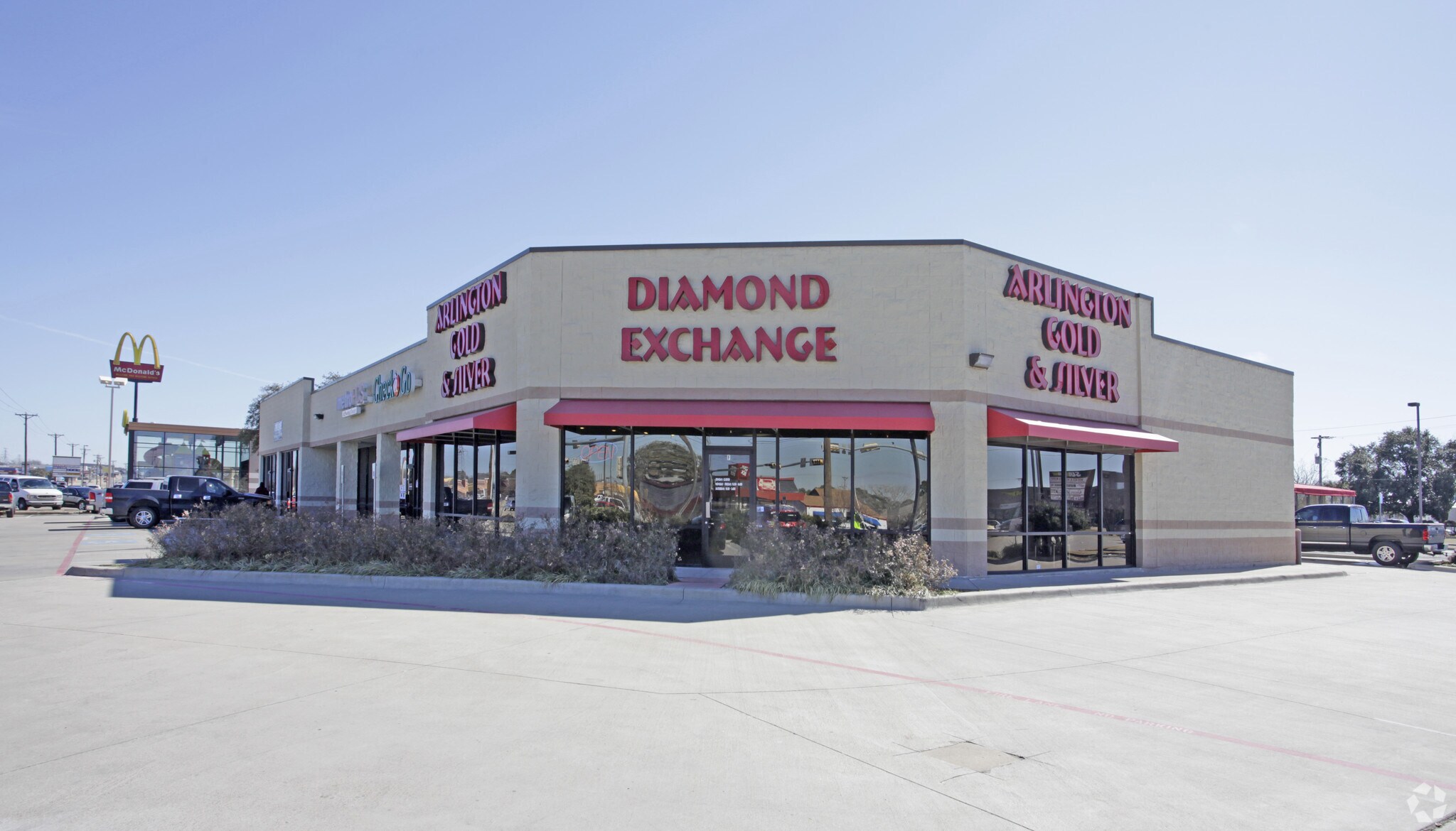 2424 W Pioneer Pky, Pantego, TX à louer Photo principale– Image 1 sur 8