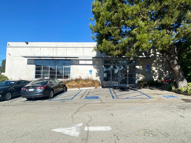 100 E Graham Pl, Burbank, CA à louer - Photo de l’immeuble – Image 1 sur 6