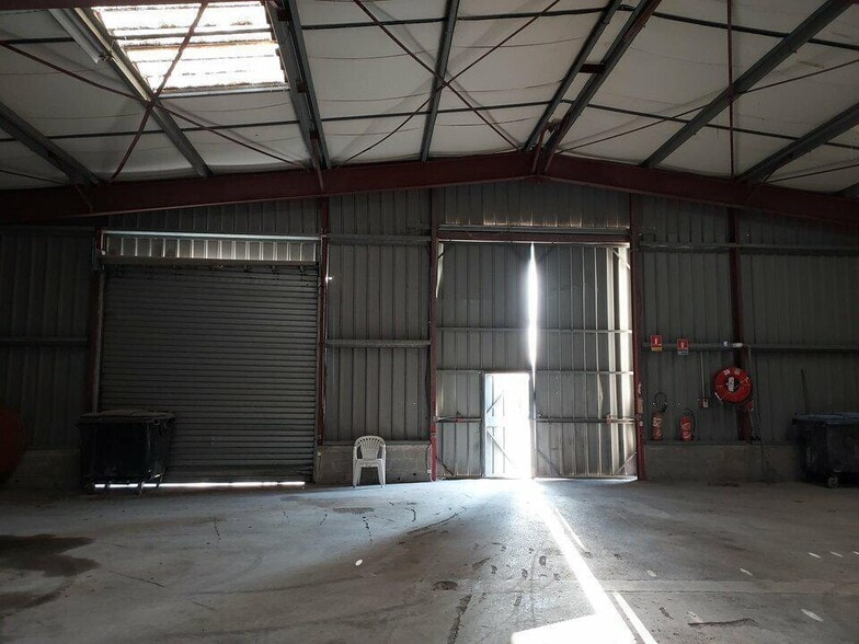 Industriel/Logistique dans MARIGNANE à louer - Photo de l’immeuble – Image 2 sur 2