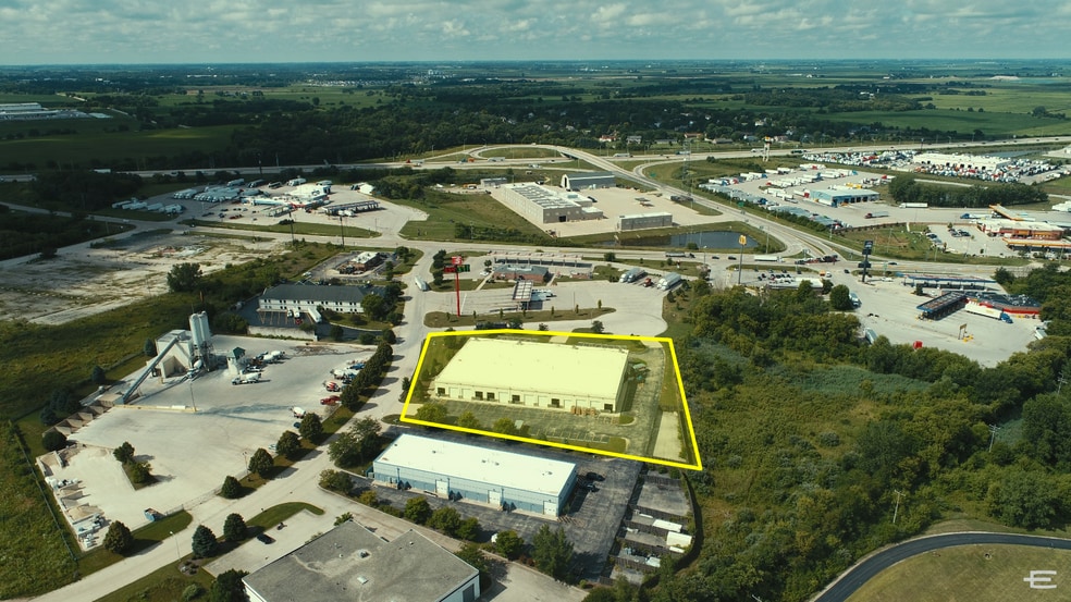130 Arrowhead Dr, Hampshire, IL à louer - Photo de l’immeuble – Image 3 sur 6