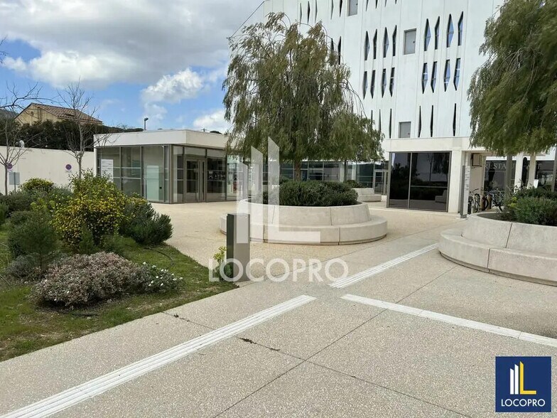 Local commercial dans La Ciotat à louer - Photo de l’immeuble – Image 1 sur 5