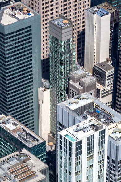 66 E 55th St, New York, NY à louer - Photo de l’immeuble – Image 2 sur 4