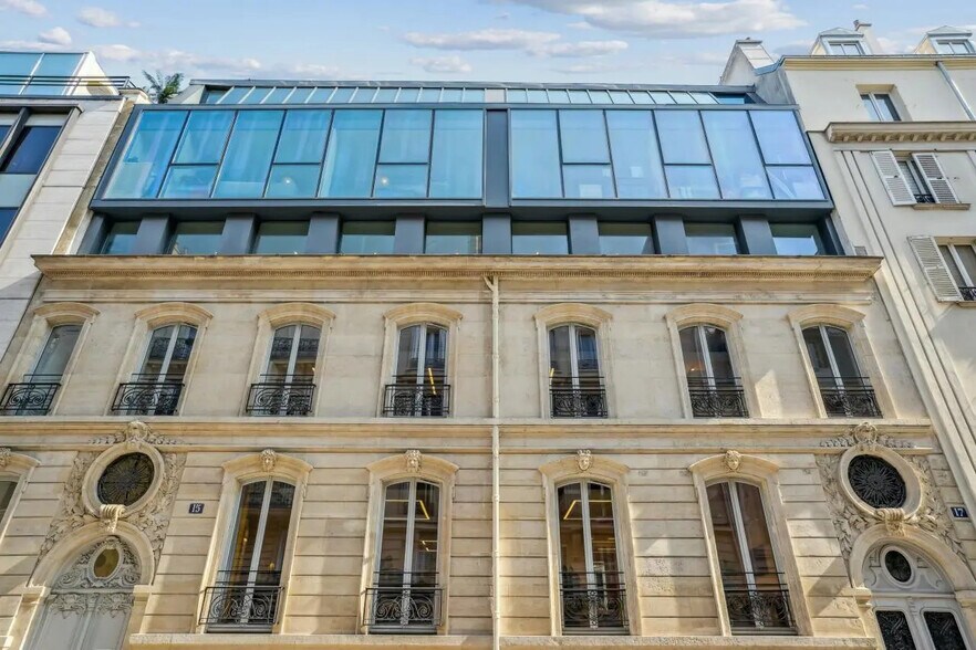 15-17 Rue De Bucarest, Paris à louer - Photo de l’immeuble – Image 1 sur 19