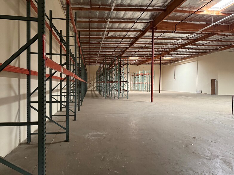 950 S Wanamaker Ave, Ontario, CA à louer - Photo de l’immeuble – Image 3 sur 4